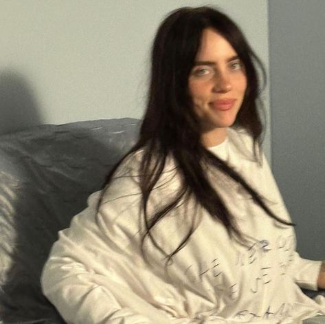 BILLIE EILISH | rip off my shirt if you love me | Instagram Billie Eyelash, Ocean Eyes, Billie Eillish, You Love Me, Extended Play, Her Music, American Singers, Billie Eilish, Love Me