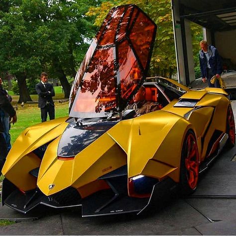 11.5 mil Me gusta, 246 comentarios - LUXURY SUPER CAR (@vinewcar) en Instagram: "Name this car ! 👇| double tap  Via @supercarsbuzzing 📸 | Photo: Unknown // DM For Credit. 👉🏻 Tag…" Lamborghini Egoista, Car Racer, Lamborghini Veneno, Pagani Huayra, Mclaren P1, Exotic Sports Cars, Ferrari F40, Nissan 370z, Best Luxury Cars