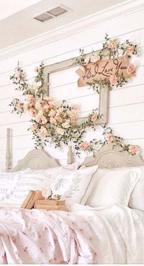 Farmhouse Bedroom Wall, Cortinas Country, French Farmhouse Bedroom, Farmhouse Bedroom Wall Decor, Shabby Chic Romantic Bedroom, Farmhouse Valentine Decor, Shabby Bedroom, Shabby Chic Decor Bedroom, French Country Bedrooms