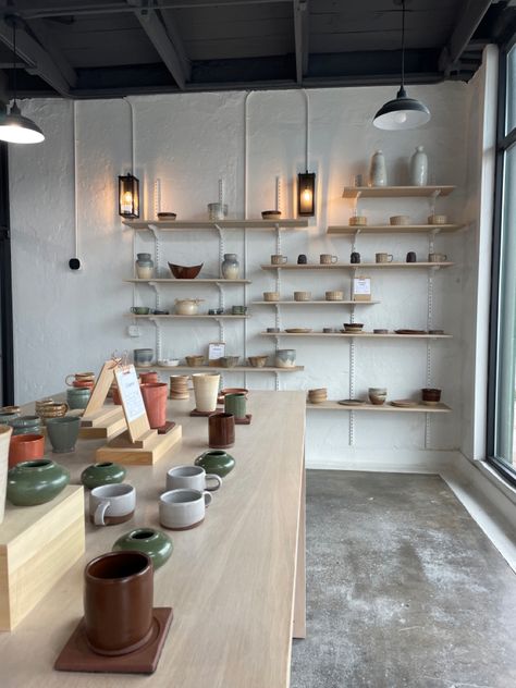 Pottery Store Interior, Pottery Studio Aesthetic Bedroom, Pottery Store Display, Pottery Cafe Aesthetic, Pottery Room Ideas, Pottery Studio Shelves, Pottery Studio Shelving, Pottery Shelves Ceramic Studio, Japanese Boutique