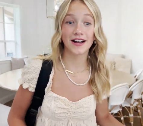 Paisley Nelson Hair, Paisley Nelson, Paislee Nelson, Highlights Inspiration, Nen Fam, First Day Of School Fits, Brunette With Blonde Highlights, Haircut Inspo, Vsco Pictures