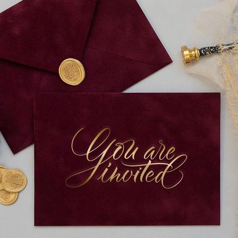 Velvet Envelope Invitation, Red Invitation Card, Velvet Invitation, Velvet Wedding Invitations, Wedding Invitations Envelopes, Opulent Wedding, Velvet Wedding, Creative Wedding Invitations, Acrylic Wedding Invitations