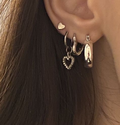 Ušný Piercing, Ear Piercings Ideas, Piercings Ear, Piercings Ideas, Cool Ear Piercings, Pretty Ear Piercings, Cute Ear Piercings, Piercing Inspo, Cute Piercings