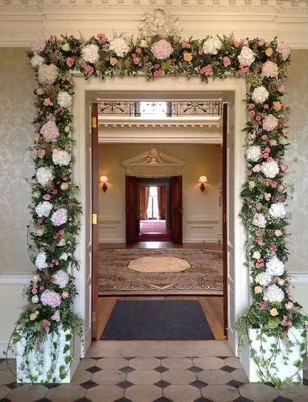 Wedding Decor House Entrance, Wedding House Entrance Decor, Home Entrance Flower Decoration, Wedding Door Decorations Entrance, Welcome Arch Entrance Design, Wedding Front Door Decorations Entrance, House Inauguration Decoration, Welcome Arch Entrance, Flower Decoration For House Warming