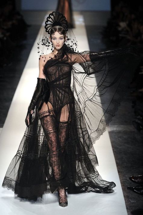 Aesthetic Sharer ZHR on Twitter: "black  Jean Paul Gaultier Couture Spring 2009… " Runway Fashion Vintage, Runway Fashion Dresses, Haute Couture Style, Punk Girls, Jean Paul Gaultier Haute Couture, Raver Girl, Paul Gaultier Spring, Ellie Saab, Dress Couture