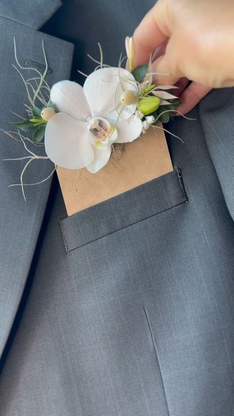 Orchid Pocket Boutonniere, Orchid Boutonniere Wedding, Orchid Buttonhole, Amaretto Cupcakes, Square Boutonniere, Pocket Square Boutonniere, Corsages Wedding, Diy Orchids, White Phalaenopsis Orchid