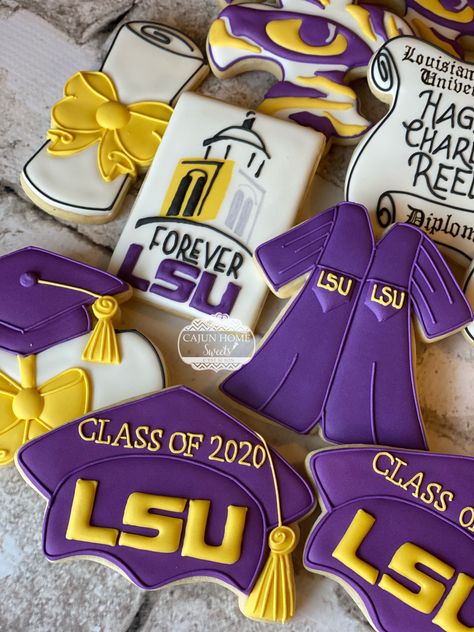 Lsu Graduation, College Grad Party, Graduation Party Backdrops, Trunk Party, Graduation Party Themes, Graduation Party Planning, College Graduation Parties, Graduation Cookies, High School Graduation Party