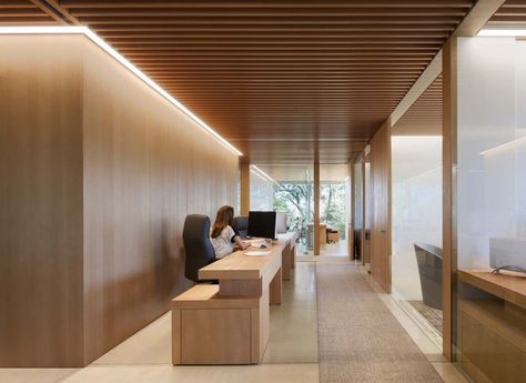 Venture Capital Office Headquarters / Paul Murdoch Architects Wood Office Design, Office Headquarters, Beautiful Office Spaces, Contemporary Office Space, Office Wood, Cheap Office Furniture, Wood Office, Commercial Office Furniture, Office Space Design