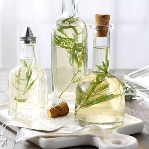 Herbed Vinegar Basil Vinegar, Herbal Vinegar, Vinegar Recipes, Flavored Vinegars, Infused Vinegars, Diy Mixes, Seasoning Blends, Marinate Meat, Italian Recipes Traditional