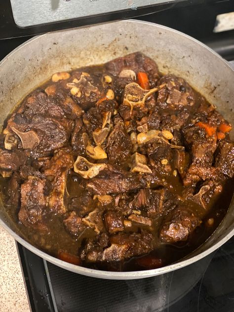 Jamaican Oxtails, Cooking Soul Food, Jamaica Food, Jamaican Dishes, Soul Food Dinner, Food Babe, Jamaican Recipes, Delicious Snacks Recipes, Food Recepie