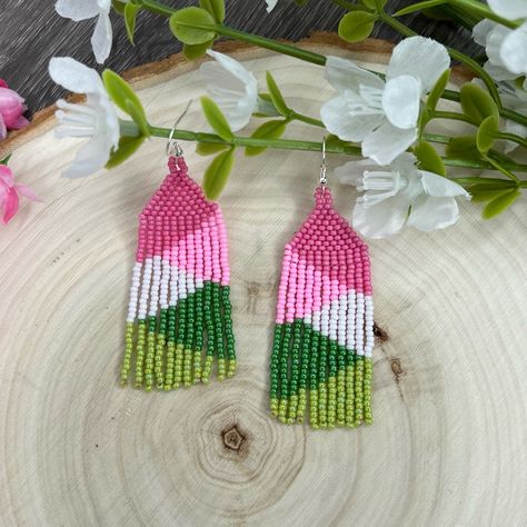 Elevate Your Style With Our Handmade Seed Beaded Earrings! Crafted With Care, These Earrings Showcase An Enchanting Colorblock Pattern, Accentuating The Gorgeous Interplay Of Pink And Green Glass Beads. The Luster Of These Beads Adds A Touch Of Sophistication, Making These Earrings A Perfect Companion For Evenings Out Or Special Celebrations. Designed To Be Lightweight, You'll Hardly Notice Them As You Flaunt Your Unique Sense Of Fashion. Embrace The Artistry And Gracefulness, And Let These Earr Pineapple Seed Bead Earrings, Southwestern Beaded Earrings, Seed Bead Accessories, Fringe Beaded Earrings Pattern, Summer Beaded Earrings, Earring Inspired, Seed Beaded Earrings, Beaded Banners, Native American Beaded Earrings