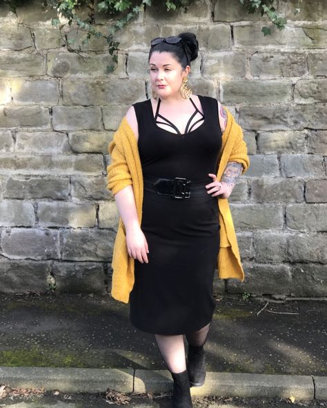 Making a Good Outfit Into a Great One With a Harness Bra Plus Size Harness Outfit, Harness Bra Outfit, Leather Harness Outfit, Bra Outfits, Harness Outfit, Cage Skirt, Bra Outfit, Corporate Goth, Outfit Plus Size