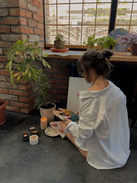 A Person Painting A Picture, Painting At Home Aesthetic, To Be Loved By An Artist, Painting Aethstetic, Messy Artist Aesthetic Outfit, Craft Girl Aesthetic, Studying Art Aesthetic, Someone Doing Art, Artistic Girl Aesthetic