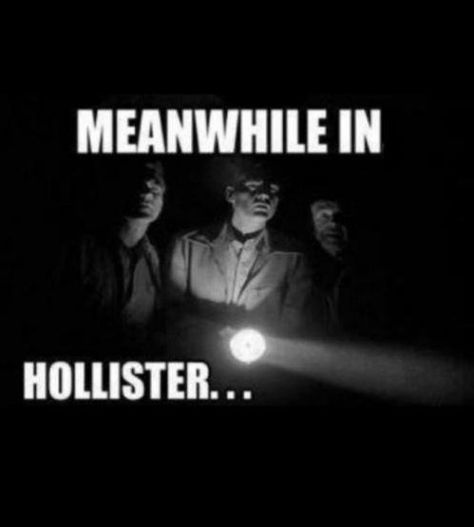 "Meanwhile in Hollister" haha this is so true! When my mom and I went in their we couldn't hear each other and it was just so dark!! Lol Holding Flashlight, Random Quotes, Have A Laugh, E Card, Look Here, Laughing So Hard, I Smile, Bones Funny, Funny Cute