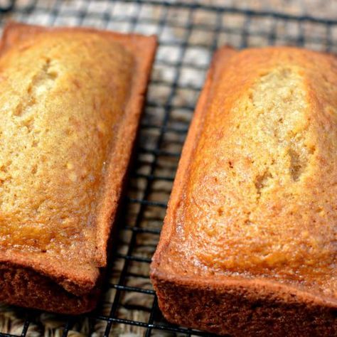 Cinnamon Applesauce Bread, Applesauce Bread, Cinnamon Applesauce, The Cookin Chicks, Cinnamon Bread, Bread Recipes Sweet, Quick Bread Recipes, Loaf Cake, Bread Cake