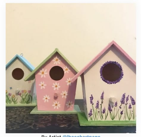 Painted Birdhouses Ideas Simple, Paint Ideas For Bird House, Tiny Bird Houses Painted, Painting Wood Birdhouses, Simple Birdhouse Painting Ideas, How To Paint A Birdhouse, Bird House Paint Ideas, Cute Bird House Painting Ideas Flowers, Diy Bird House Painting Ideas