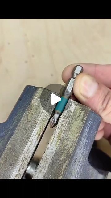 Milling Machine Projects, Mechanic Engineering, Bionic Design, End Tables Diy, Easy Diy Hacks, Handyman Projects, Funky Painted Furniture Diy, Homemade Tables, Painted Furniture Diy