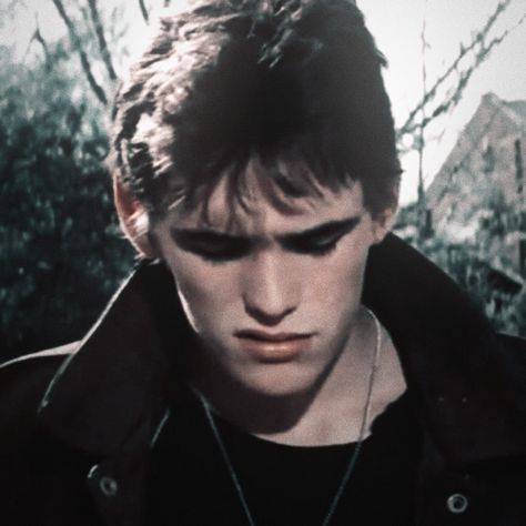 Matt Dillon The Outsiders, Young Matt Dillon, The Outsiders Cast, Outsiders Movie, Guys My Age, The Outsiders Greasers, Dallas Winston, The Outsiders 1983, 80s Men