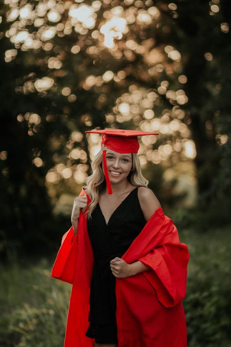 Themed Senior Pictures, Cap And Gown Pictures, Graduation Shoot, Grad Shoot, Cap And Gown, Senior Pics, Senior Photos, Senior Pictures, Academic Dress