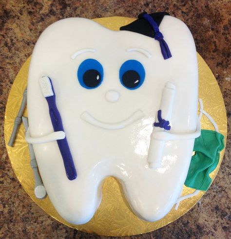 Tooth Shaped Cake, Dental Cake, Dentist Graduation, Tooth Cake, Baby Boy Newborn Photography, Teeth Shape, Sweet Dishes Recipes, Graduation Cake, Graduation Cakes