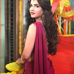 #desitradition hashtag on Instagram • Photos and Videos Mehndi Dress For Bride, Tv Actress Images, Tashan E Ishq, Jasmin Bhasin, Actress Images, Stylish Sarees, Saree Look, Indian Beauty Saree, Indian Bridal