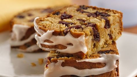 Enjoy this sweet bread loaf made using dried cherries and almonds. Cherry Almond Bread, Dried Cherry Recipes, Candied Peel, Cooked Fruit, Almond Bread Recipe, Savory Breads, Simple Cakes, Cheesecake Muffins, Almond Bread