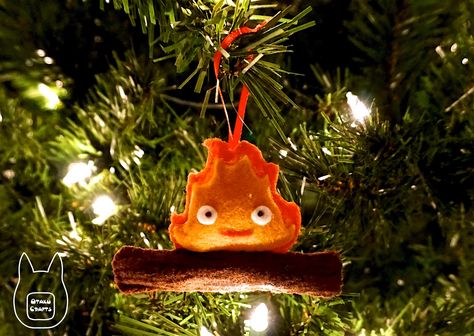 Otaku Crafts: Make Your Own Felt Calcifer Ornament Felt Calcifer, Ghibli Christmas, Studio Ghibli Crafts, Art Studio Ghibli, Diy Felt Christmas Tree, Ornament Template, Felt Ideas, Geek Crafts, Anime Christmas