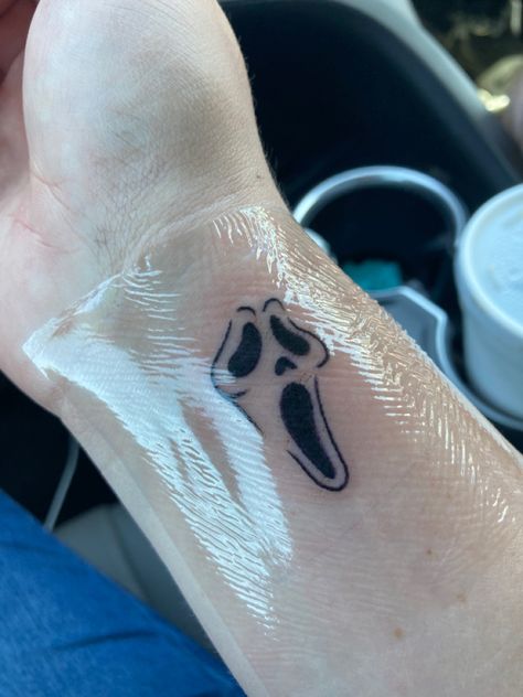 Ghost Face Fine Line Tattoo, 2 In Tattoos, Ghostface Outline Tattoo, Horror Small Tattoo, Easy Mens Tattoos, Small Horror Movie Tattoos Simple, Tiny Tattoo Ideas Simple, Thirteen Ghosts Tattoo, Small Horror Tattoo Designs