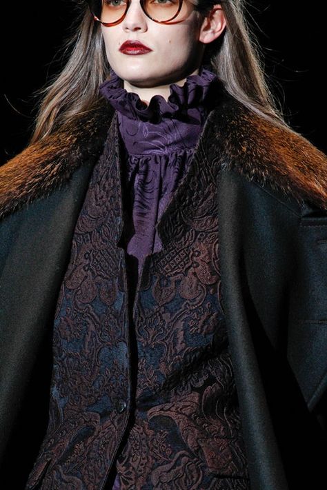 Gucci Fall 2012 Ready-to-Wear Collection | Vogue Mundo Hippie, Tres Chic, Classy And Fabulous, Milan Fashion, Holiday Fashion, Fashion Details, Passion For Fashion, High Fashion, Winter Fashion