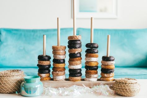 Diy Donut Stand, Donut Stand Display, Doughnut Stand, Types Of Donuts, Donut Tower, Diy Donut, Donut Display, Diy Flower Wall, Donut Stand