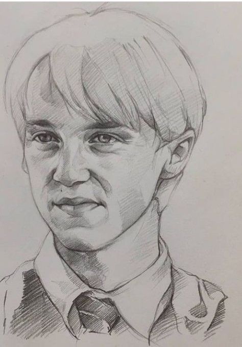 Draco Sketch, Draco Malfoy Sketch, Harry Potter Art Sketches, Draco Drawing, Sketch Harry Potter, Harry Potter Zeichnung, Draco Malfoy Drawing, Drawing Ideas Sketching, Harry Potter Drawing