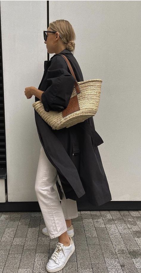 Loewe Basket Bag Outfit, Loewe Bag, Basket Bag, Black Fits, Photoshoot Poses, Cloth Bags, Straw Bag, What To Wear, Cute Outfits