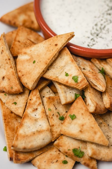 Gluten Free Pita Chips, Pita Chips Recipe, Pita Crackers, Gluten Free Pita, Baked Pita Chips, Homemade Pita Chips, Greek Pita, Homemade Pita, Pita Bread Recipe