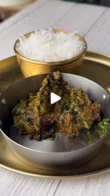 FOODIE_ CART on Instagram: "Palakura Pachadi - Andhra Palak Chutney 🥬
credits: @diningwithdhoot
If you think spinach is boring trust me you’ve been having it wrong! Make it this way & watch it become ur favourite recipe 😍

Recipe:
- in a blender add 2 tomatoes, 1 onion & 6-7 garlic cloves & blend it into a smooth paste
- then in a pan, heat oil add 1 tsp jeera, 1 tsp rai/mustard seeds, 1 tsp chana dal, 1 tsp urad dal, 2 dried red chillies, few curry leaves & let it splutter & cook
- then add 1 tsp coriander powder, 1 tsp red chilli powder, pinch of haldi & 1 tsp salt & cook until aromatic
- then add the paste, cook well until the oil separates from the sides
- then add 2-3 cups of chopped spinach (it shrinks up so you need to add a sufficient amount)
- some salt to taste mix well until i Palak Chutney, Chana Dal, Urad Dal, Red Chilli Powder, Mustard Seeds, Chopped Spinach, Coriander Powder, Indian Inspired, Red Chilli