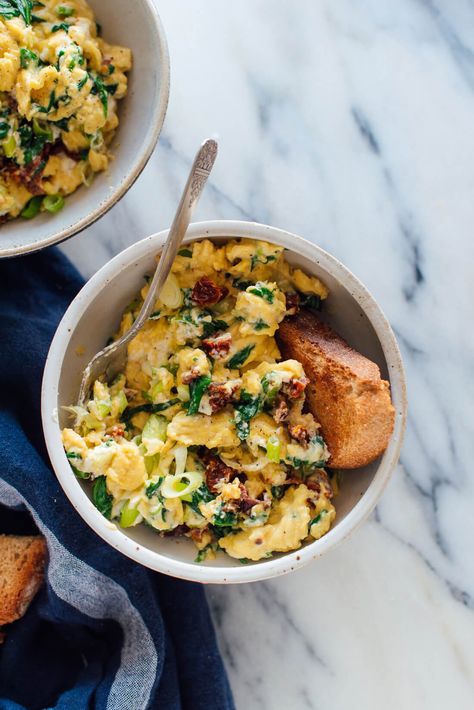 Egg Vegetable Breakfast, Best Scrambled Eggs Recipe, Scrambled Eggs Healthy, Cheese Scrambled Eggs, The Best Scrambled Eggs, Best Scrambled Eggs, Scrambled Eggs With Cheese, Creamy Scrambled Eggs, Breakfast Vegetables