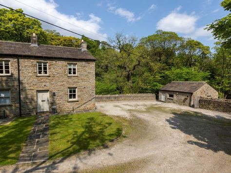 Waterside Cottage - Leyburn | Waterside Cottage - Leyburn in Aysgarth Bolton Castle, Shower Over Bath, Dry Stone Wall, Wall Exterior, Twins Room, Double Room, Yorkshire Dales, Wood Burner, Back Gardens