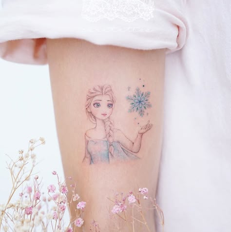 Frozen Tattoo, Disney Inspired Tattoos, Disney Sleeve Tattoos, Dr Woo, Anna Und Elsa, Disney Princess Tattoo, Princess Tattoo, Marvel Tattoos, Mother Tattoos