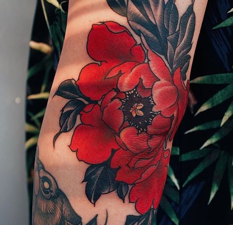 Peony Flower Tattoo, Red Peony Flower, Red Flower Tattoos, Dahlia Tattoo, Peony Flower Tattoos, Boys With Tattoos, Z Tattoo, Red Peony, Elbow Tattoos