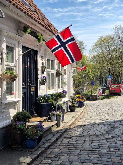 Bergen Norway Aesthetic, Scandinavia Aesthetic, Norway Culture, Norway Aesthetic, Norwegian Summer, Nordic Aesthetic, Norway Flag, Bergen Norway, Move Abroad