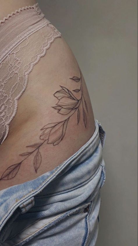 Floral Hip Tattoo, Upper Thigh Tattoos, Tattoos To Cover Scars, Wrap Tattoo, Hip Thigh Tattoos, Unique Tattoo Ideas, Hip Tattoos Women, Vine Tattoos, Artist Tattoo