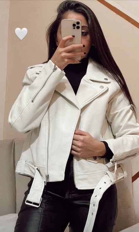 White Leather Jacket Outfit Women, Biker Jacket Outfit, Beige Leather Jacket, Fancy Dresses Long, Minimalist Capsule Wardrobe, Simple Trendy Outfits, Casual Work Outfits, Autumn Outfit, White Jacket