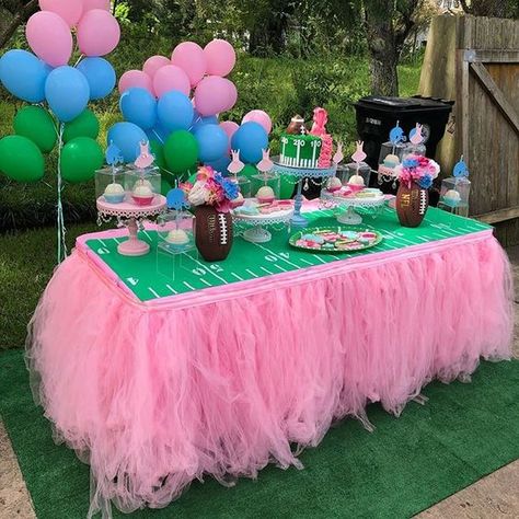 Football Gender Reveal Party, Gender Reveal Ideas For Party, Gender Reveal Food, Football Gender Reveal, Creative Gender Reveals, Gender Reveal Baby Shower Themes, Baby Gender Reveal Party Decorations, Gender Reveal Party Games, Bow Gender Reveal