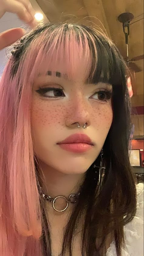 Light Pink And Black Split Dye, Black Hair With Pink Bangs, Dyed Hair Split, Half And Half Hair, Pink And Black Hair, Light Purple Hair, Black Hair Aesthetic, Split Dyed Hair, Pink Hair Dye