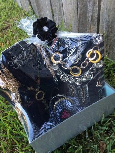 $60 silent auction basket Paparazzi Gift Baskets, Paparazzi Gifts, Jewelry Gift Basket, Silent Auction Fundraiser, Silent Auction Basket, Paparazzi Display, Paparazzi Jewelry Displays, Auction Basket, Paparazzi Jewelry Images