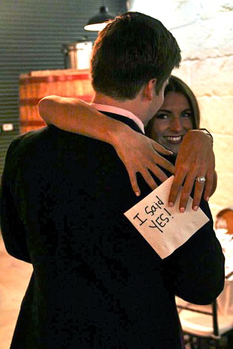 She Said Yes Photoshoot, She Said Yes Photo Ideas, Engagement Reveal Photos, I Said Yes Photos Ideas, Indoor Proposal, Engagement Reveal, She Said Yes Engagement, Hug Pose, Said Yes Engagement