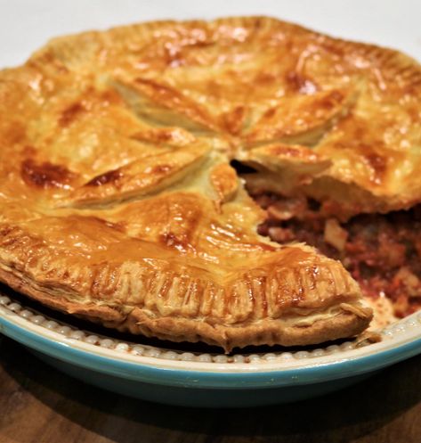 Beef And Potato Pie, Corned Beef Pie, Beef Pie Recipe, Beef Pie, Potato Pie Recipe, Onion Pie, Corn Beef, Beef Pies, Corned Beef Recipes