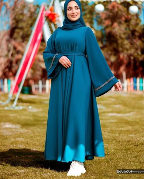 Islamic Dress For Women, Muslimah Fashion Casual, Outfits Muslim, Islamic Fashion Dresses, Muslim Dresses, Bride Dress Simple, Modest Dresses Fashion, Pakistani Fancy Dresses, Mode Abaya