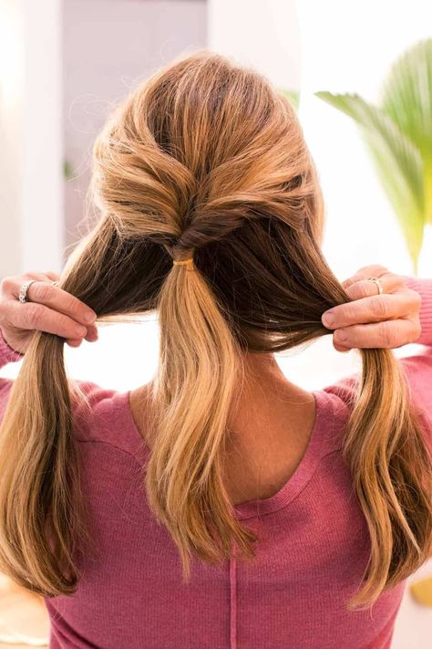 Whether you are busy or in between a workout, we have 5 super easy dirty hair hairstyles for going in between washes with a good dry shampoo. #sugarandcloth #dirtyhairstyles #hair #hairstyles #dryshampoo #updo #braids #ponytail #hairaccessory #headband #scrunchie #bowties #hairclip #topknot Easy Dirty Hair Hairstyles, Dirty Hair Hairstyles, Easy Workout Hairstyles, Scrunchie Updo, Good Dry Shampoo, Casual Updo, Updo Braids, Braids Ponytail, Super Easy Hairstyles