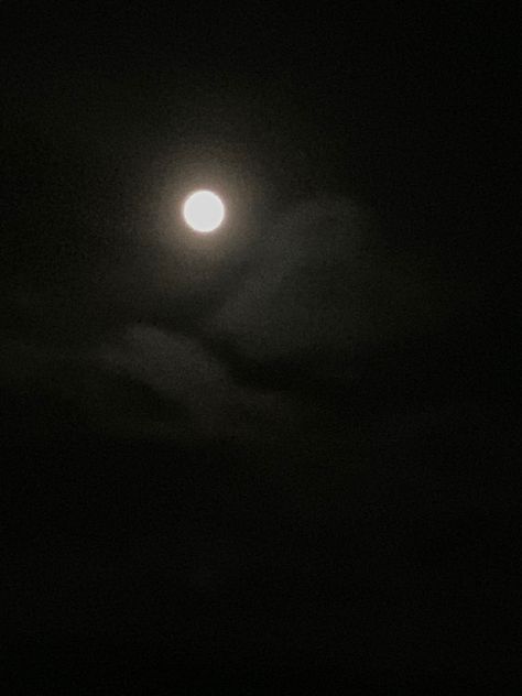 Blurry Moon Aesthetic, Moon Blurry Aesthetic, Midnight Moon Aesthetic, Clouds Moon Aesthetic, Aesthetic Full Moon, Full Moon Aesthetic, Midnight Background, Moon Pics, Midnight Moon