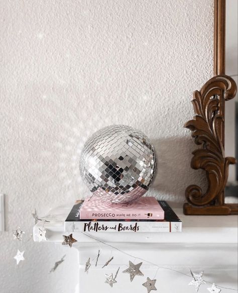 Disco Ball Christmas Tree, Disco Ball Christmas, Mini Disco Ball, Vintage Inspired Bedroom, 70s Disco Party, Ball Christmas Tree, 70s Disco, Mirror Ball, Disco Balls